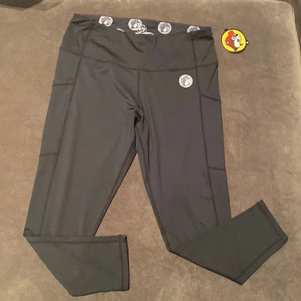 Women’s Buc-ee’s Black Capri Yoga Pants Leggings Size Large NWT